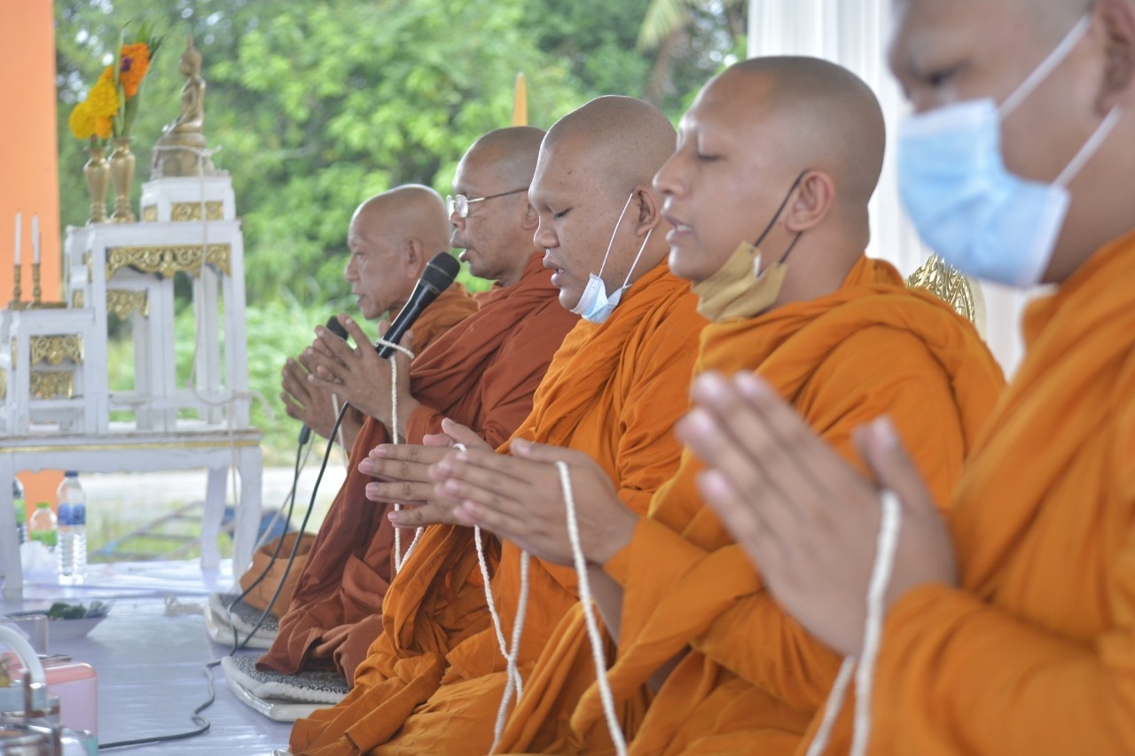 พิธีเจริญพระพุทธมนต์ และเจริญจิตตภาวนา ถวายพระพรชัย มงคล เทศบาลตำบลกรูด